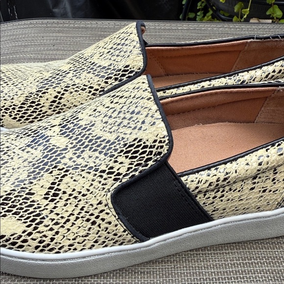 Vionic Demetra Croc Size 6 Slip-On Loafers - Picture 4 of 10